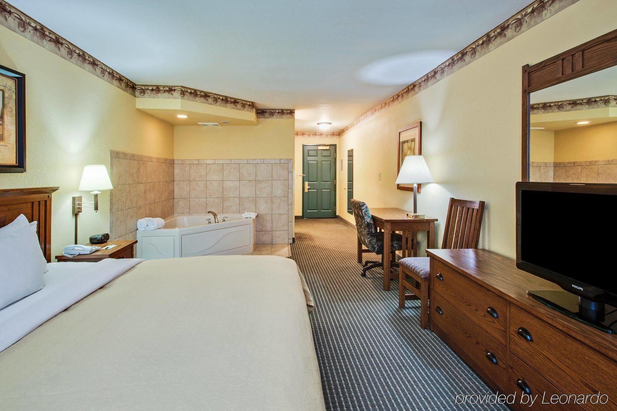 Holiday Inn Express & Suites Zion By Ihg Экстерьер фото